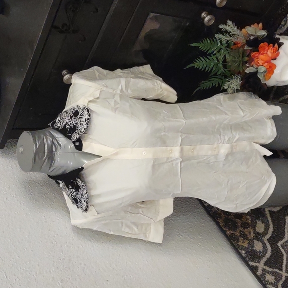 Alice in wonderland embroidered top - Picture 1 of 16